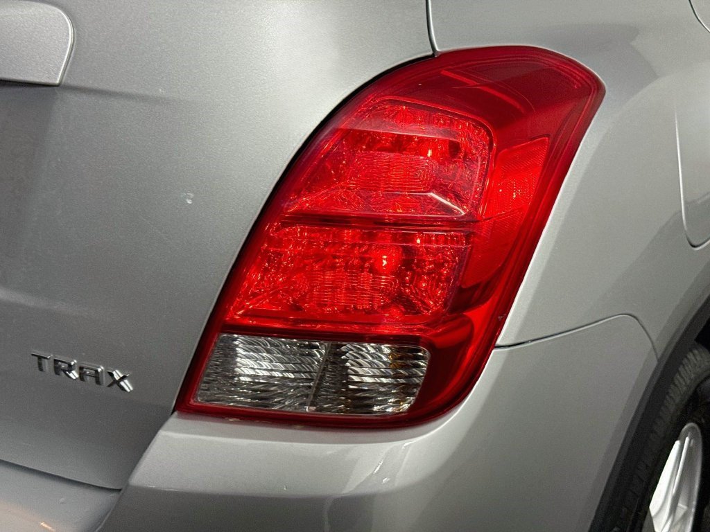 Used 2019 Chevrolet Trax LS FWD image 31