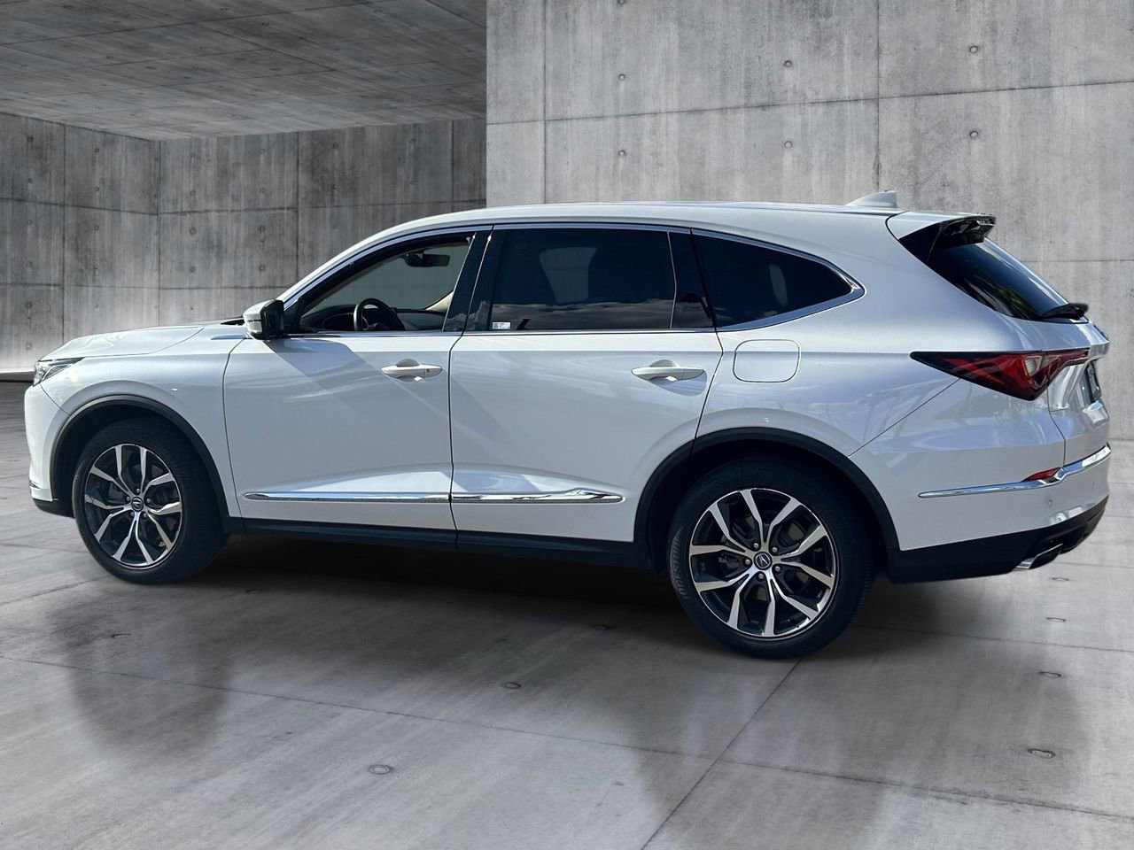 Certified 2023 Acura MDX FWD w/ Technology Package image 3