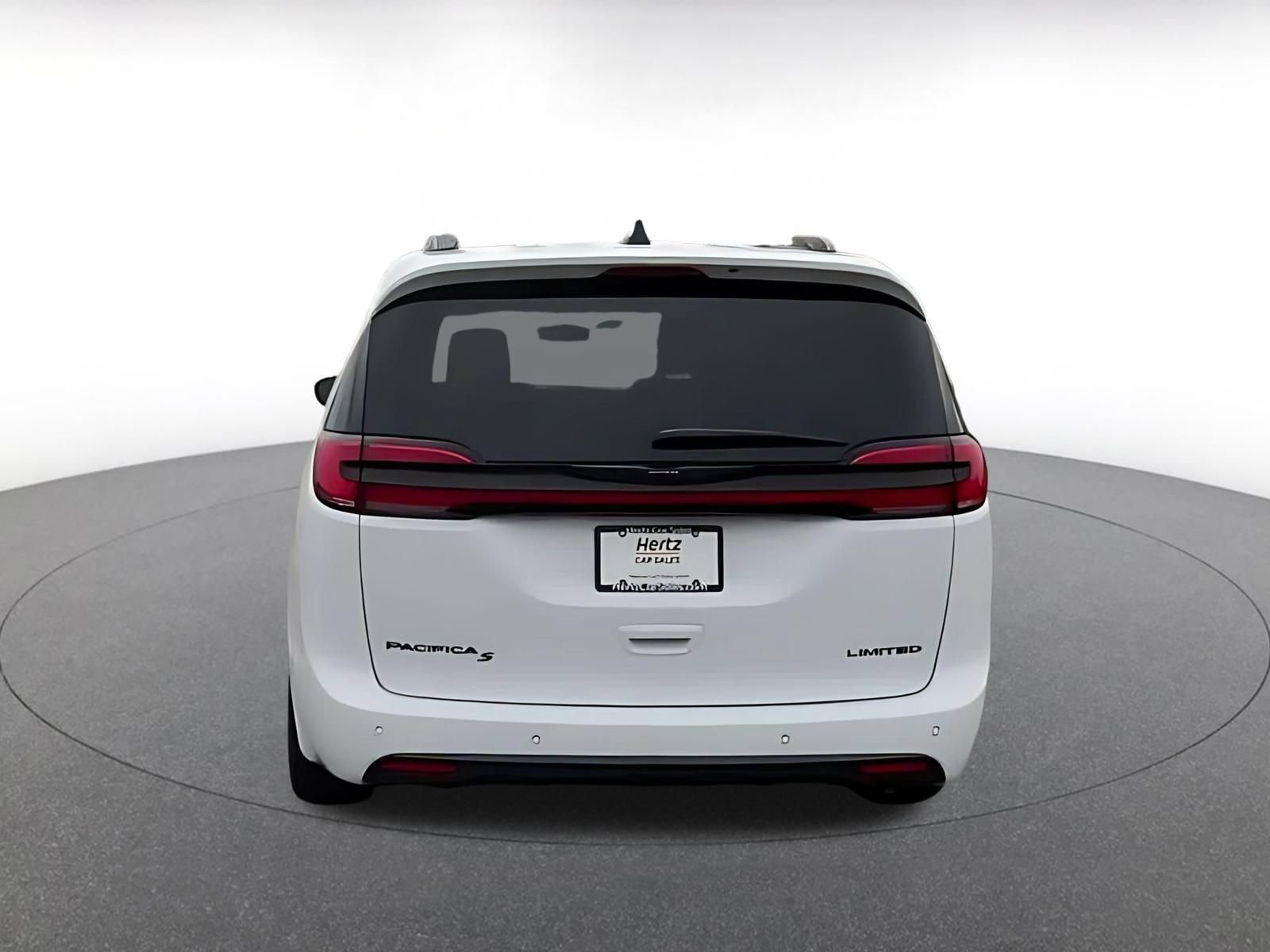Used 2025 Chrysler Pacifica Limited FWD image 12