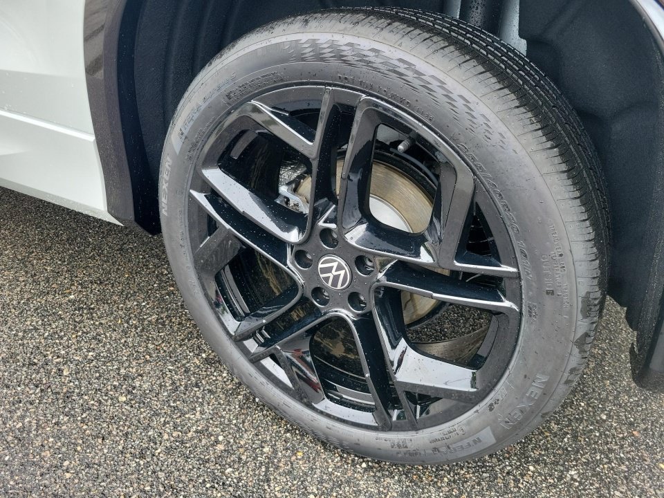 New 2026 Volkswagen Tiguan SE R-Line FWD image 25