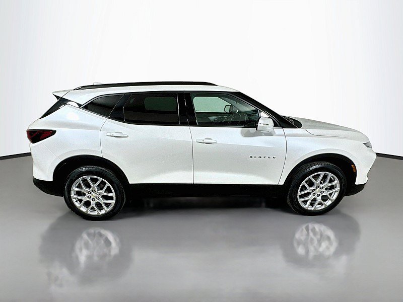 Used 2023 Chevrolet Blazer LT FWD image 8
