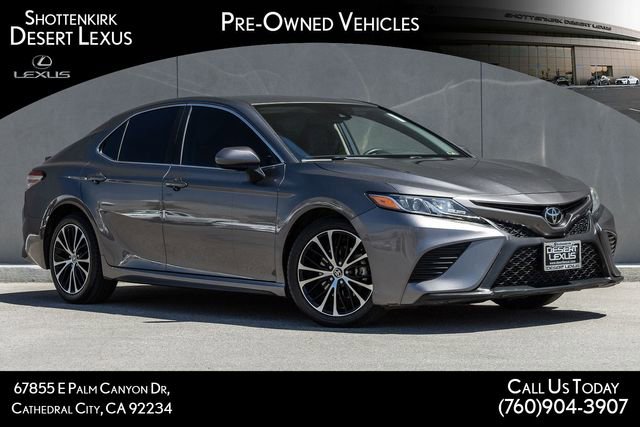 Used 2020 Toyota Camry SE FWD image 1