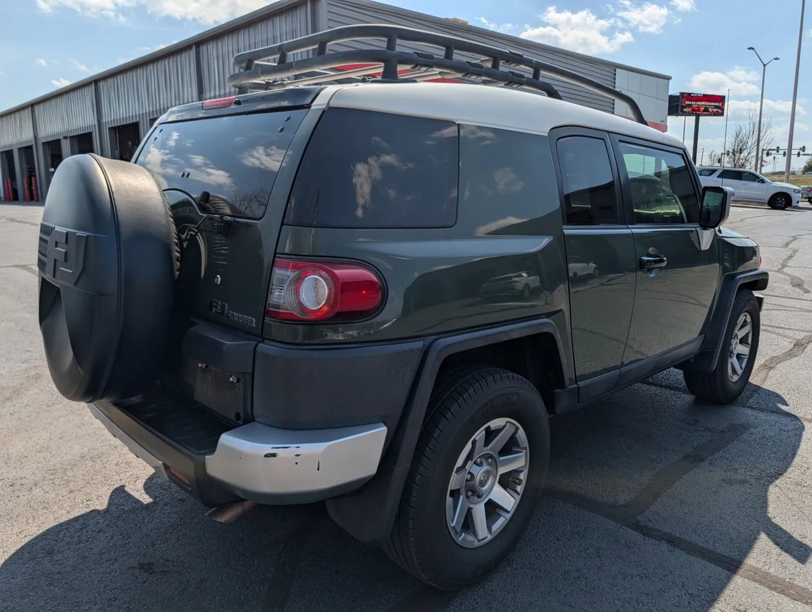 Used 2014 Toyota FJ Cruiser 2WD w/ Convenience Package image 4