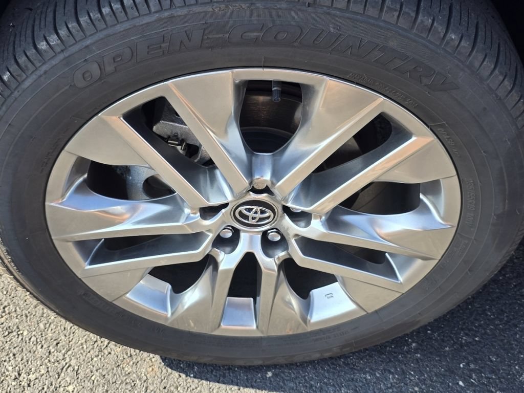 Certified 2020 Toyota RAV4 XLE Premium AWD/4WD image 22