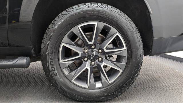 Used 2022 Chevrolet Suburban Z71 w/ Luxury Package AWD/4WD image 32