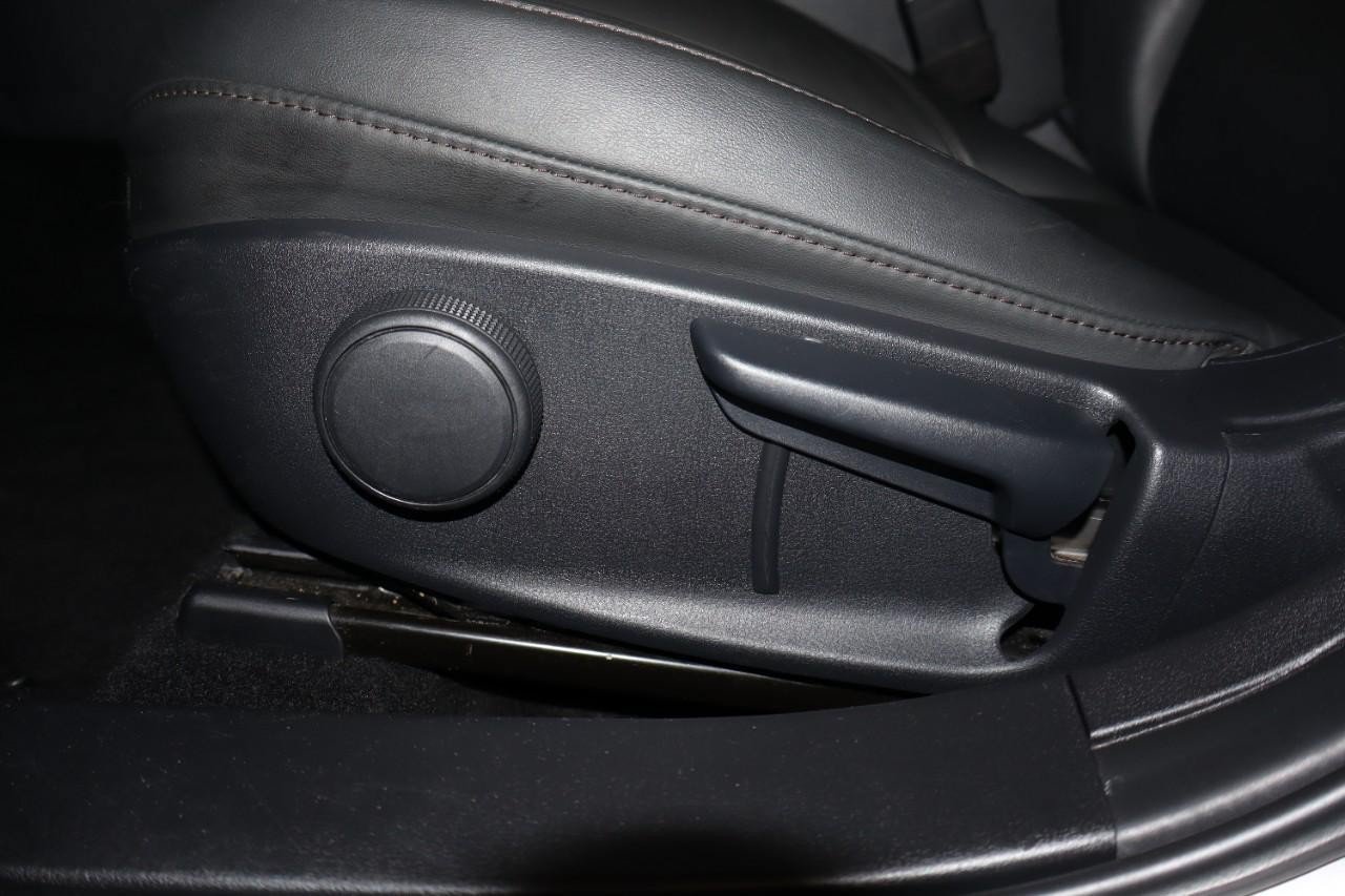 Used 2024 MAZDA MAZDA3 s FWD image 11
