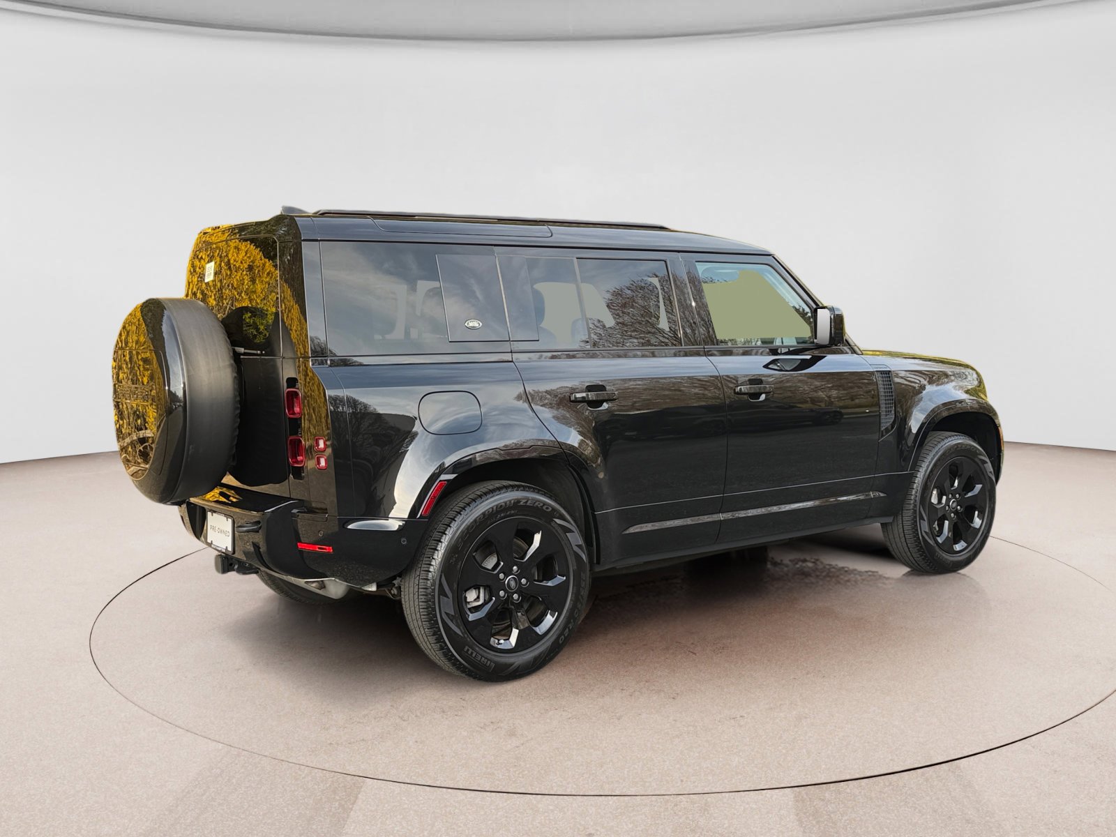 Certified 2024 Land Rover Defender 110 X-Dynamic SE image 5