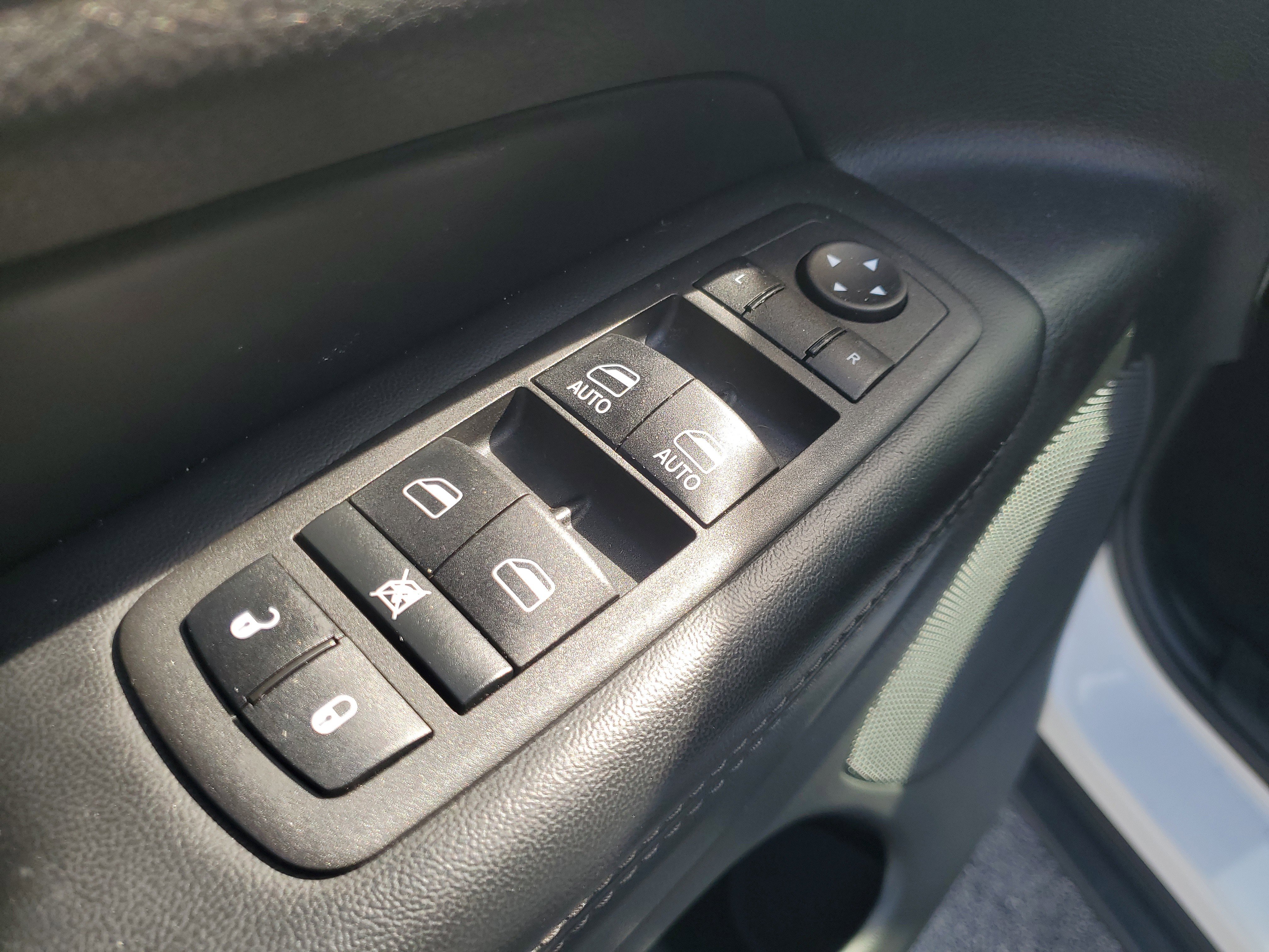 Used 2022 Jeep Grand Cherokee Laredo X image 11