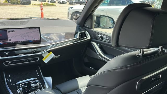 New 2026 BMW X7 M60i image 25