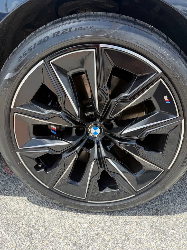 Used 2023 BMW 760i xDrive AWD/4WD image 9