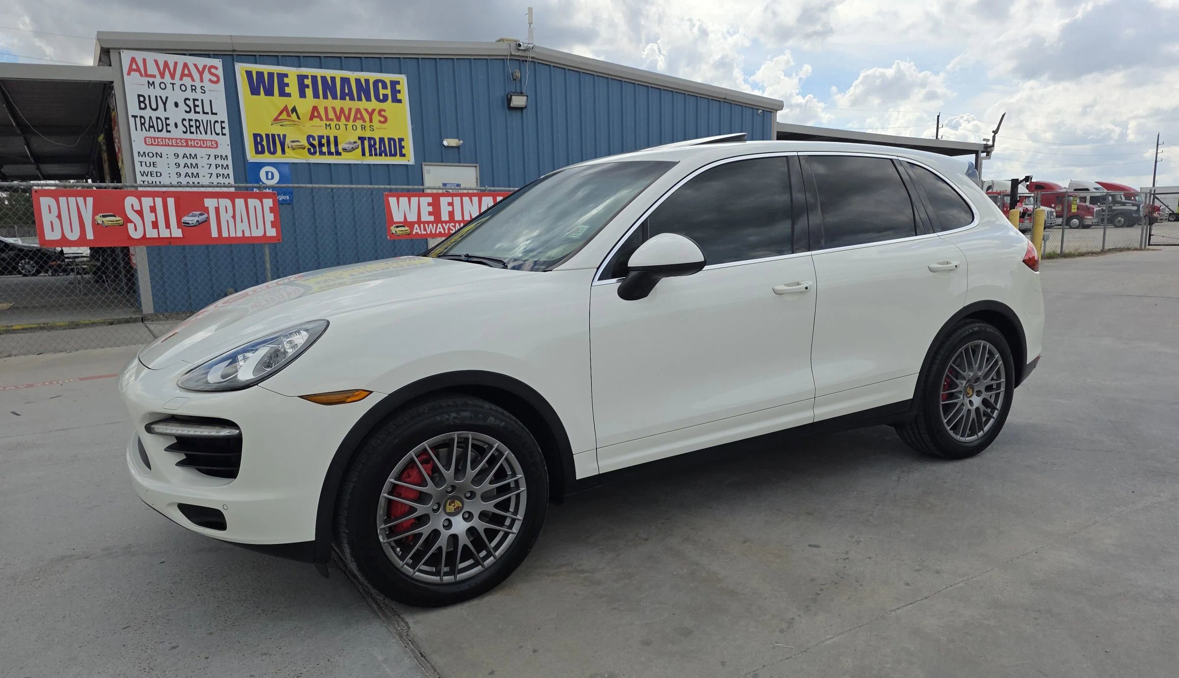 Used 2011 Porsche Cayenne Turbo AWD/4WD image 2
