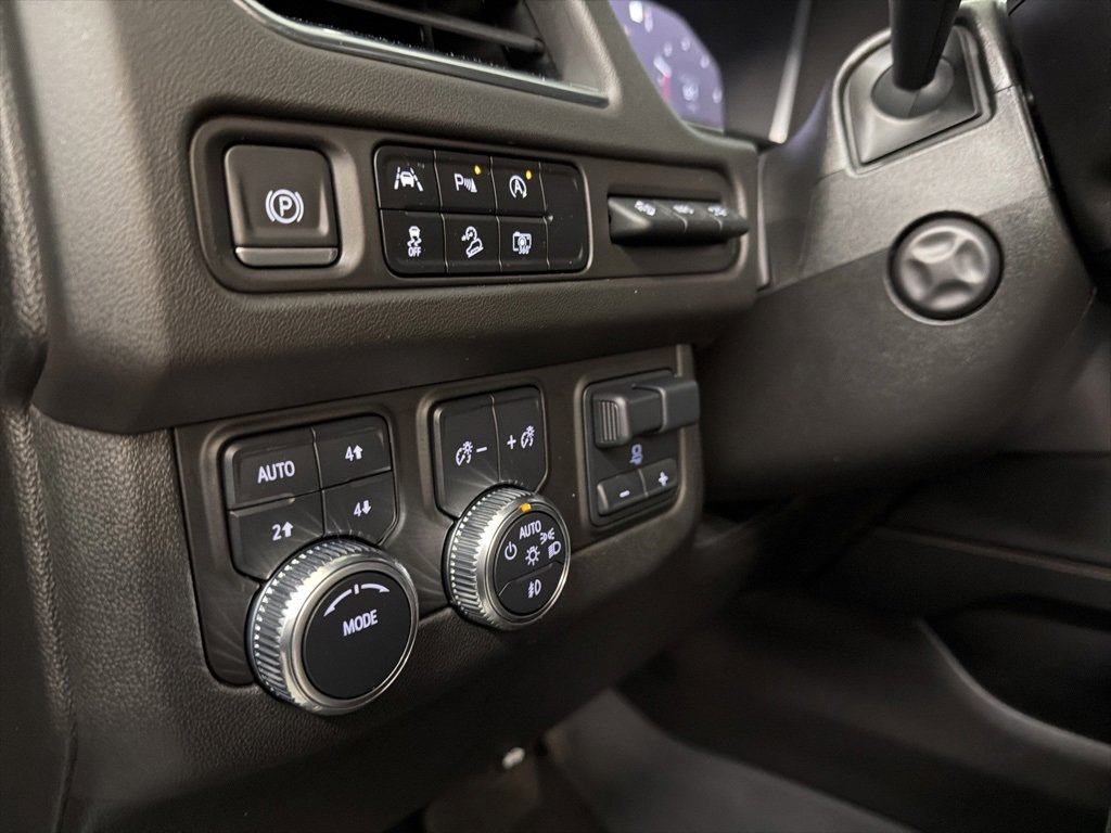 Used 2023 GMC Yukon AT4 w/ Technology Package image 16