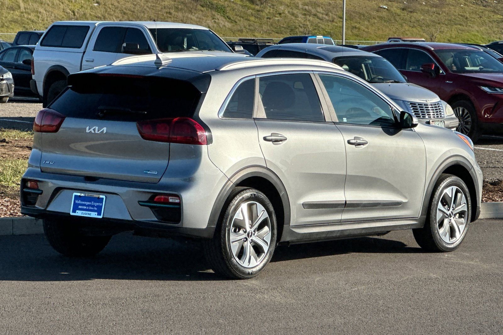 Used 2022 Kia Niro EX image 3