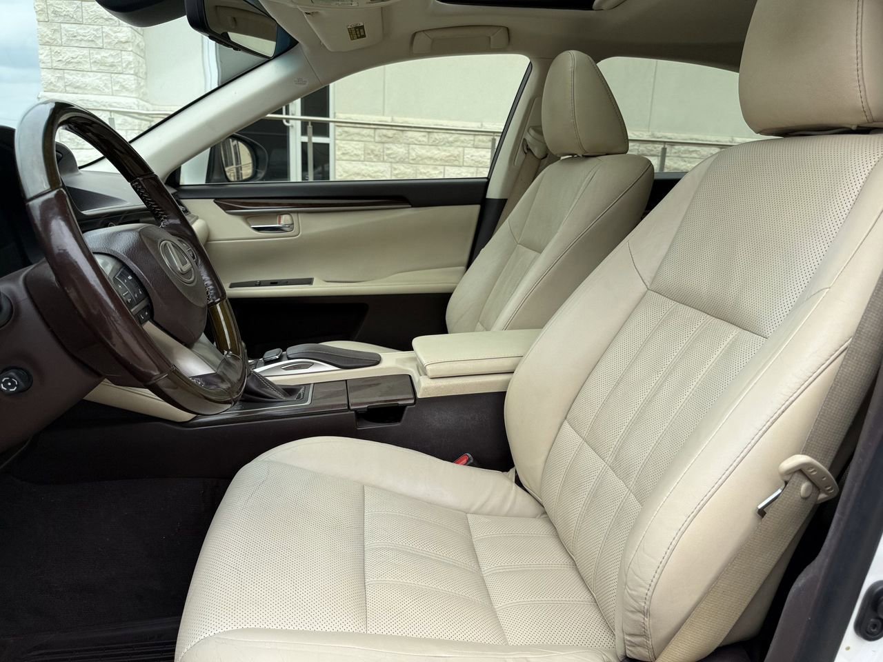 Used 2016 Lexus ES 350 w/ Luxury Package w/Wood Trim FWD image 26