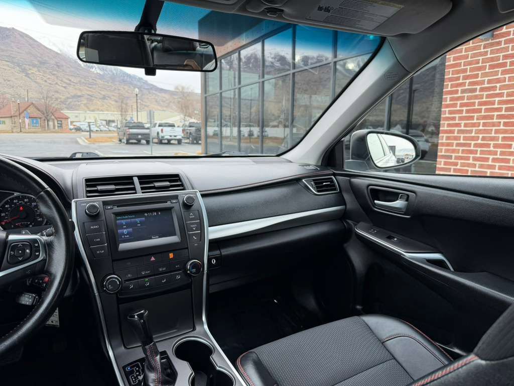 Used 2016 Toyota Camry SE image 29
