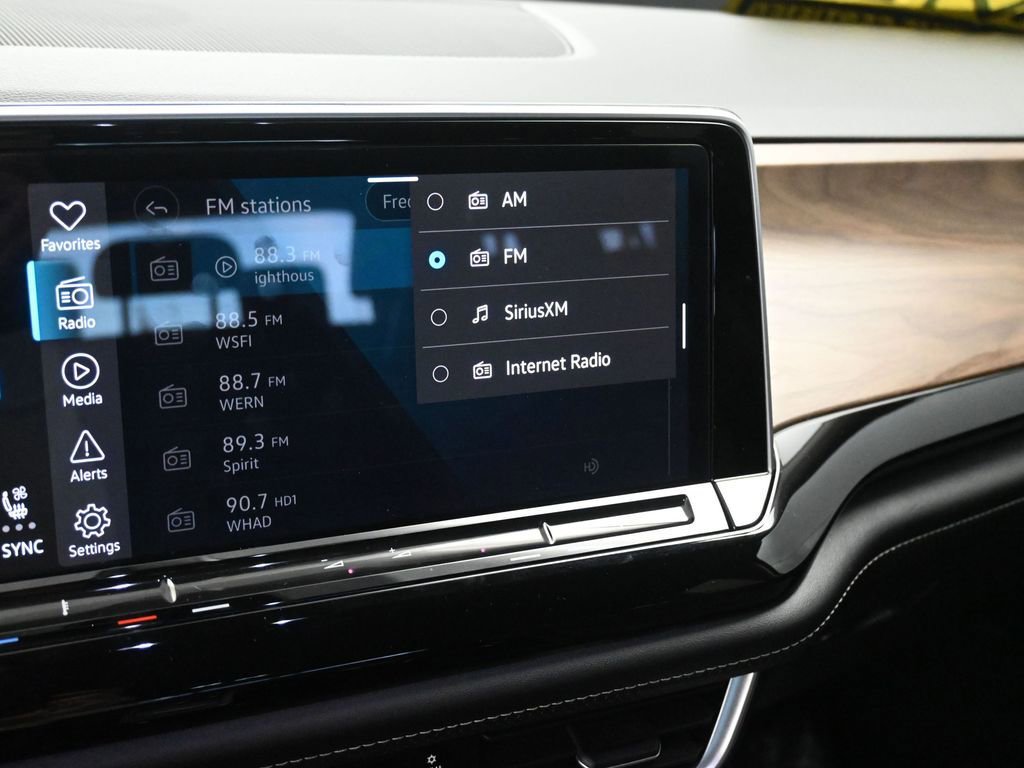 Used 2024 Volkswagen Atlas SE image 30