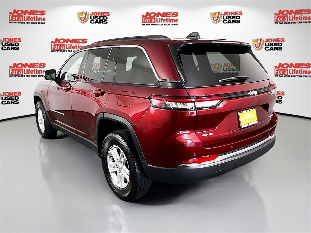 Used 2025 Jeep Grand Cherokee Laredo image 2