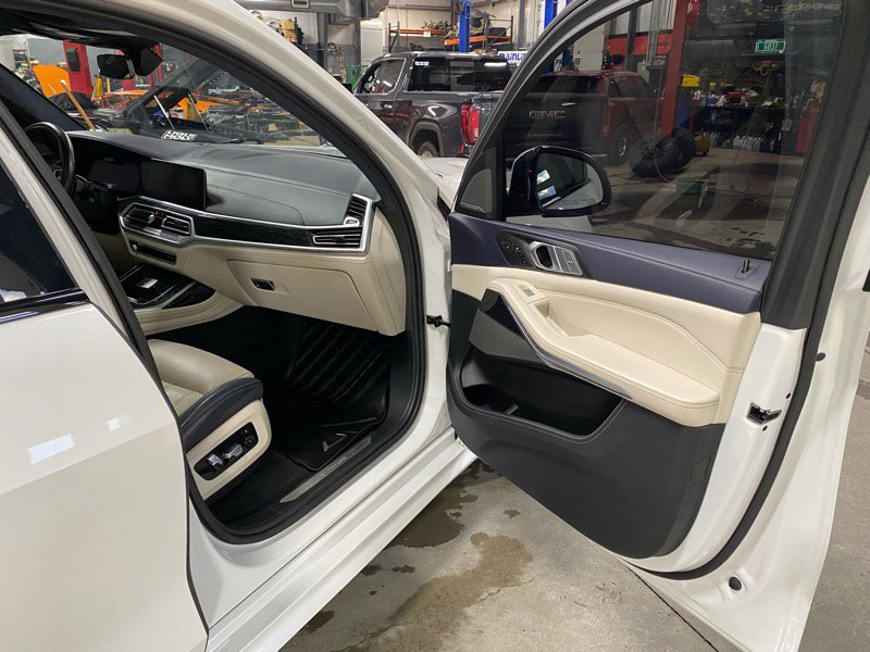 Used 2022 BMW ALPINA XB7 image 26