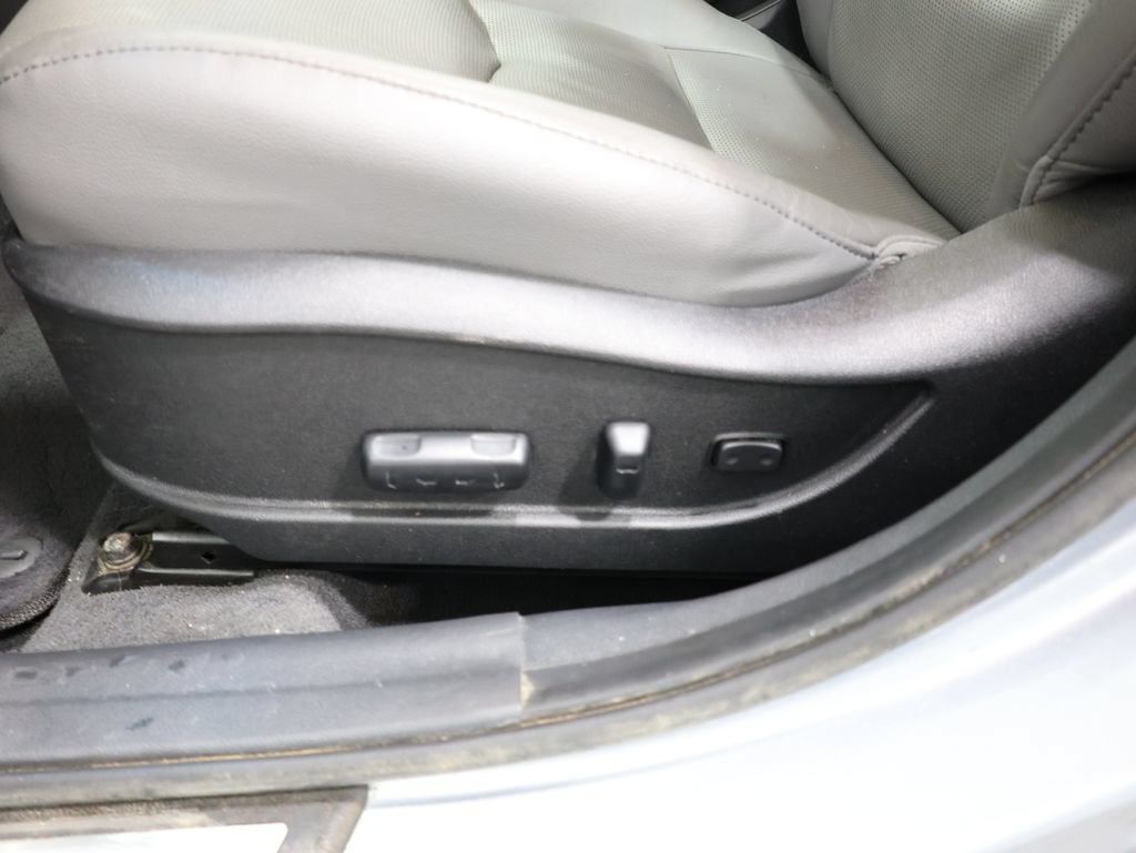 Used 2015 Hyundai Elantra Limited w/ Option Group 05 FWD image 14