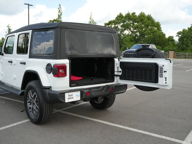 New 2026 Jeep Wrangler Unlimited Sahara AWD/4WD image 15