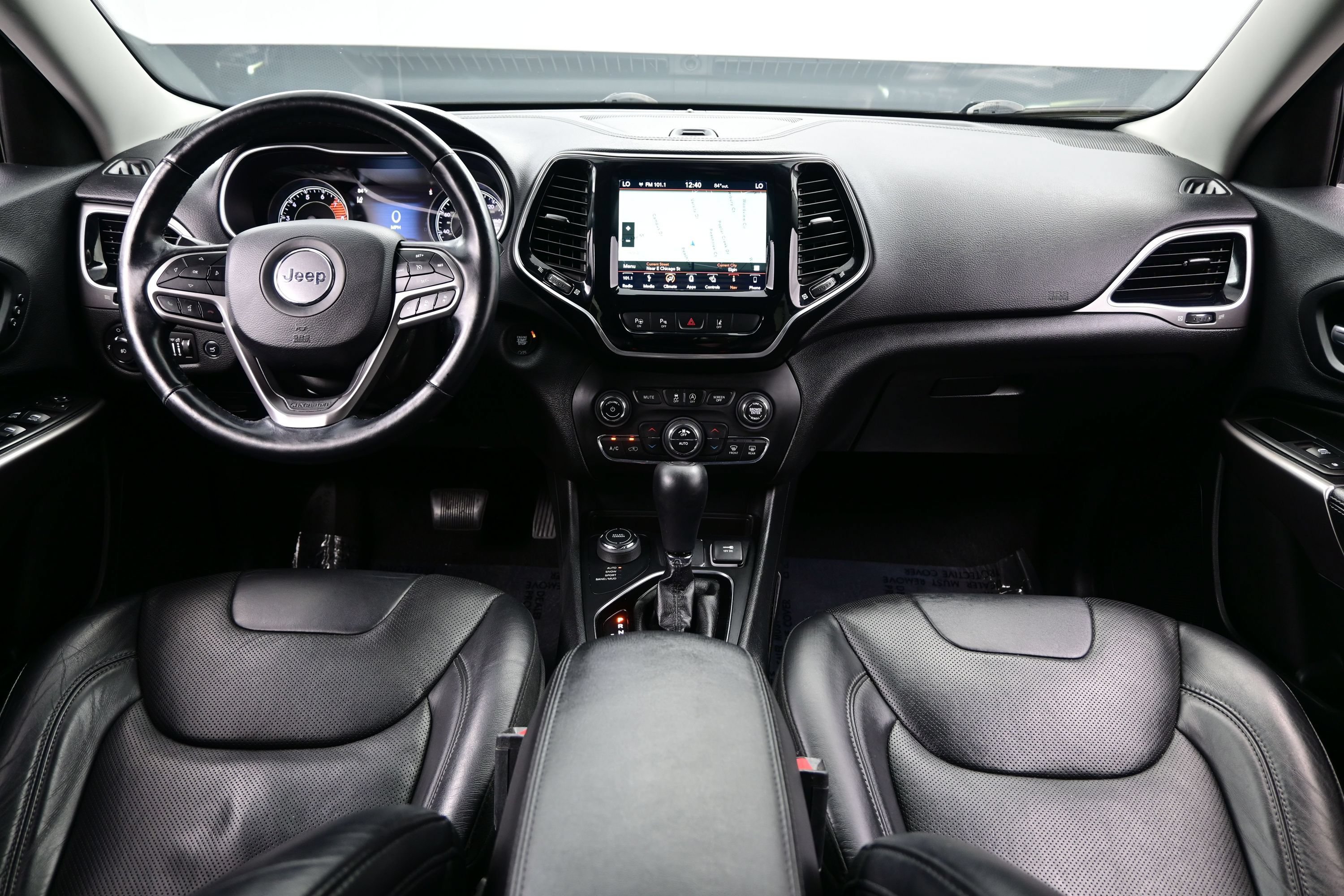 Used 2019 Jeep Cherokee Limited w/ Luxury Group AWD/4WD image 17