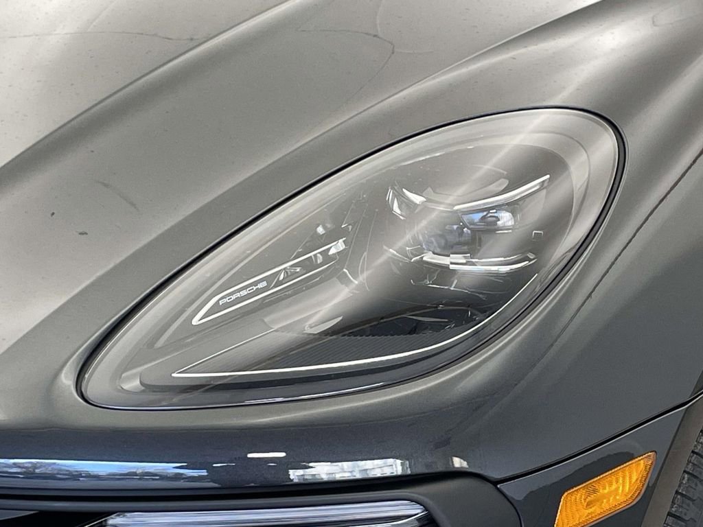 New 2026 Porsche Macan Turbo image 15