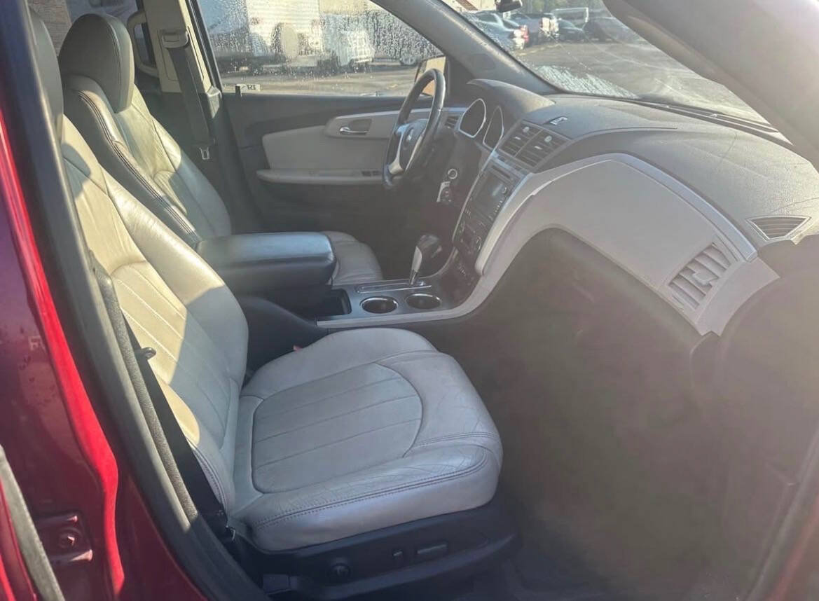 Used 2010 Chevrolet Traverse LTZ AWD/4WD image 9