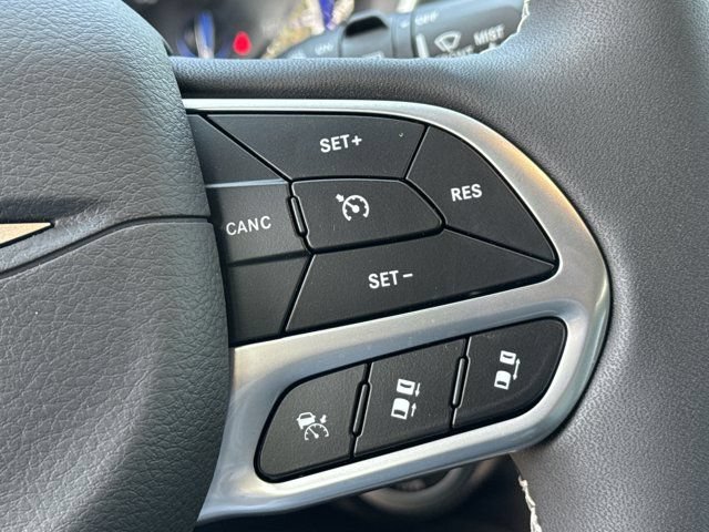 New 2027 Chrysler Pacifica Select FWD image 22