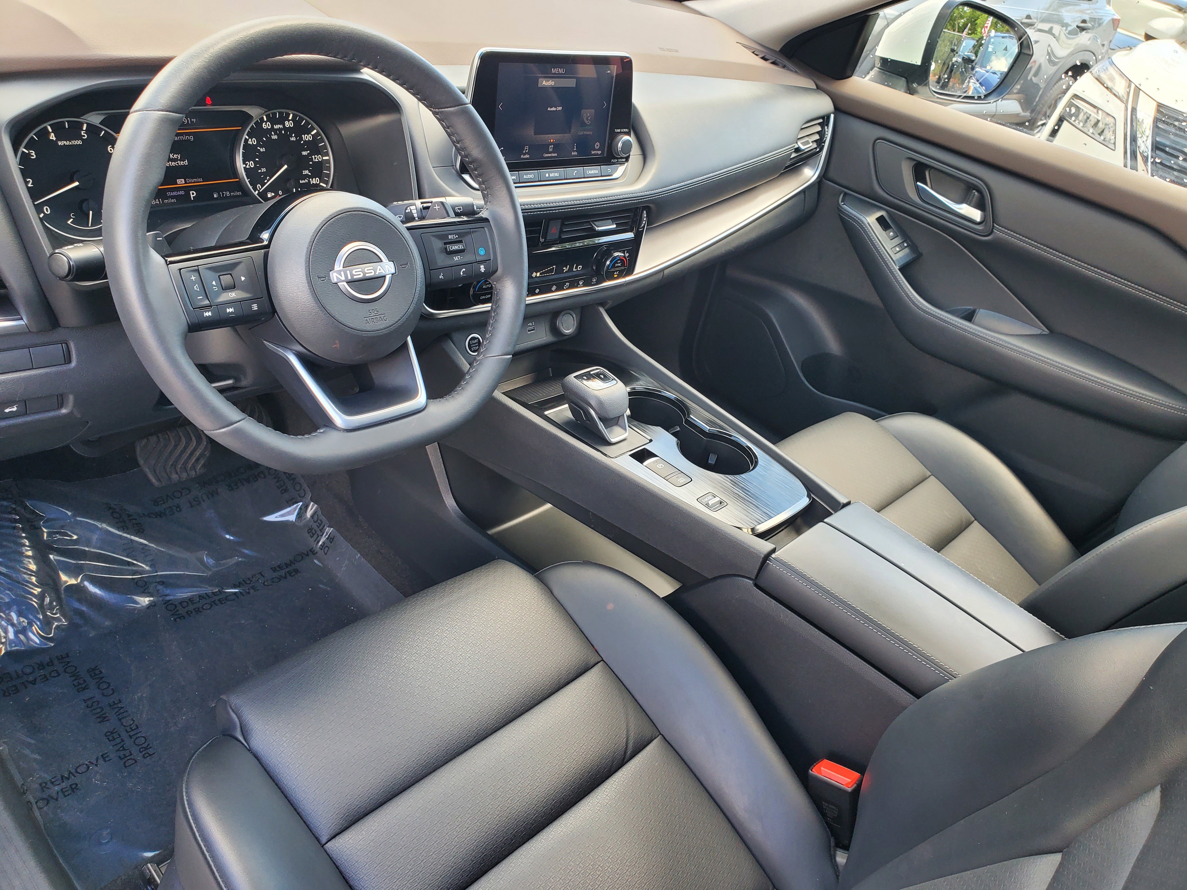 Used 2022 Nissan Rogue SV w/ SV Premium Package image 7