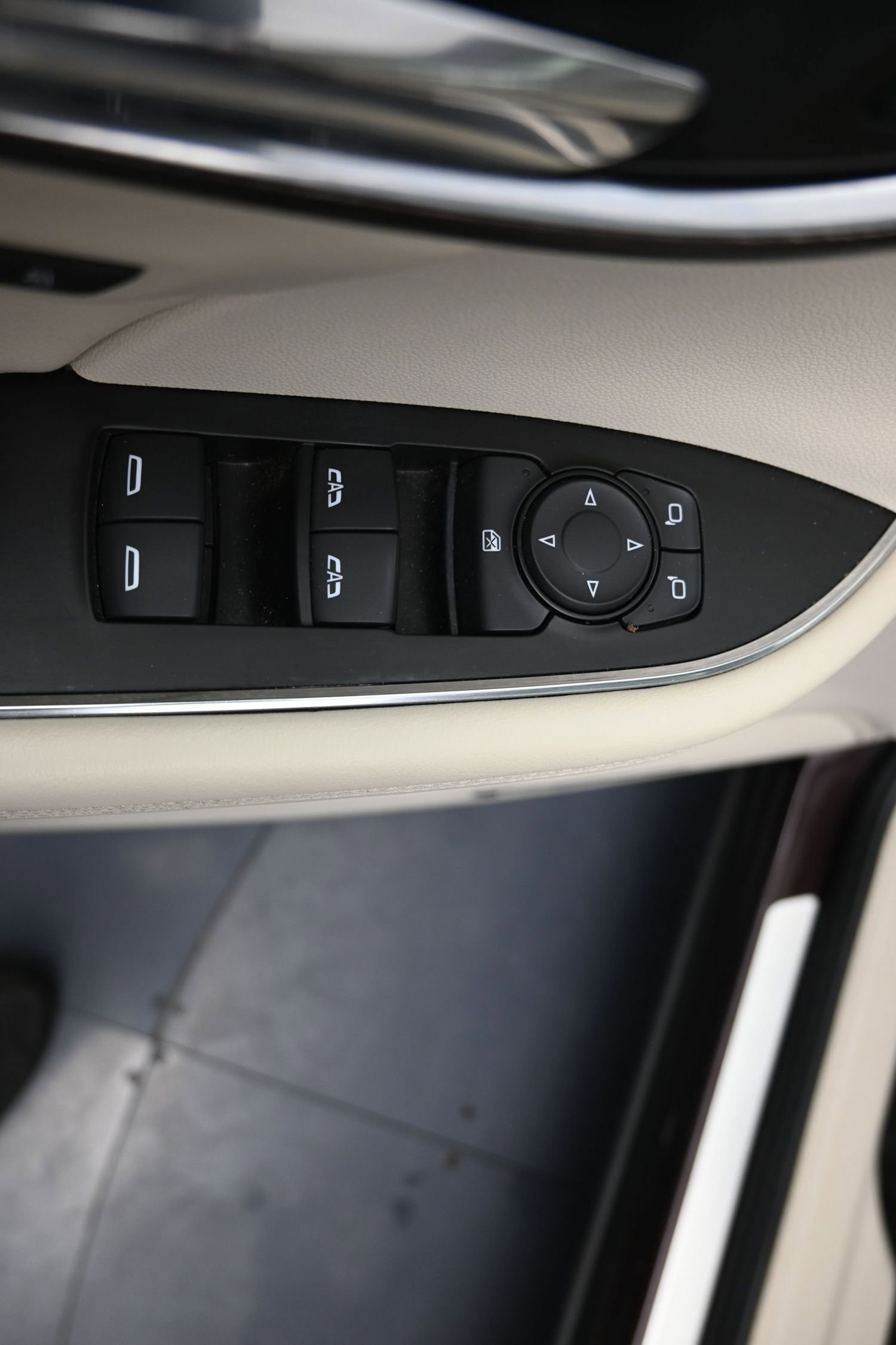 Used 2023 Buick Envision Avenir image 7