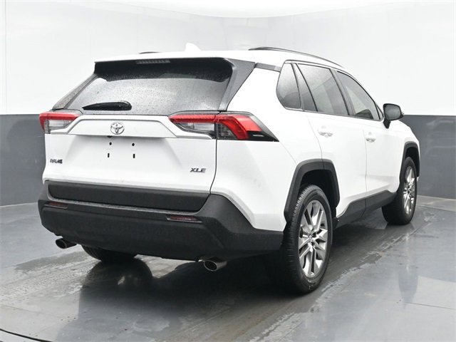 Used 2020 Toyota RAV4 XLE Premium image 9