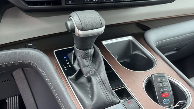 Certified 2021 Toyota Sienna XLE AWD/4WD image 17