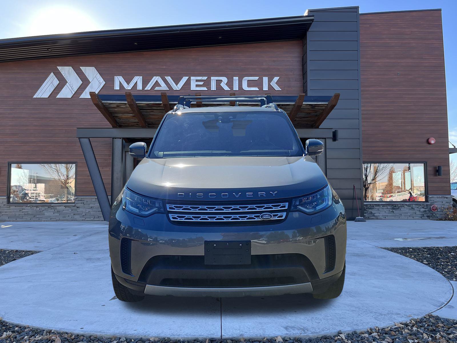 Used 2019 Land Rover Discovery HSE AWD/4WD image 2
