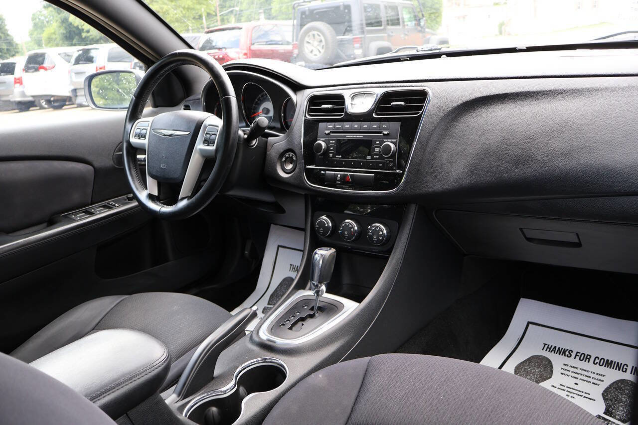 Used 2013 Chrysler 200 Touring FWD image 19