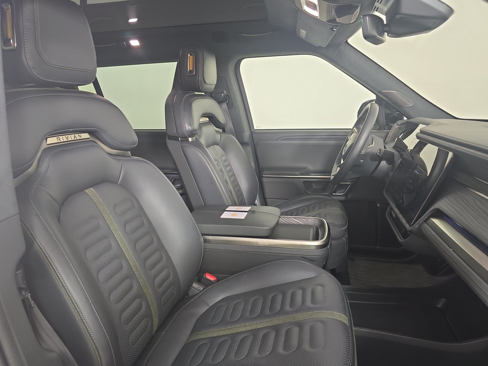 Used 2024 Rivian R1S Adventure AWD/4WD image 24