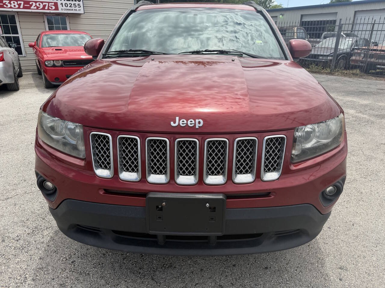 Used 2014 Jeep Compass Latitude w/ Sun/Sound Group FWD image 2