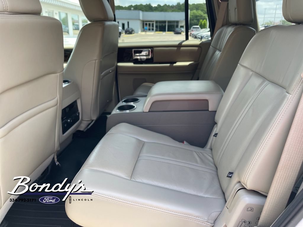 Used 2017 Lincoln Navigator Select RWD image 11