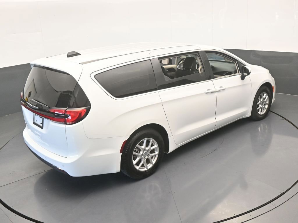 Used 2023 Chrysler Pacifica Touring-L image 53