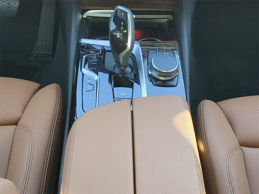 Certified 2023 BMW 530e w/ Convenience Package image 20