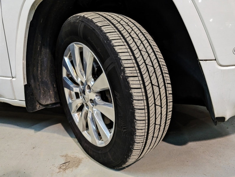 Used 2017 Jeep Cherokee Overland w/ Technology Group image 63