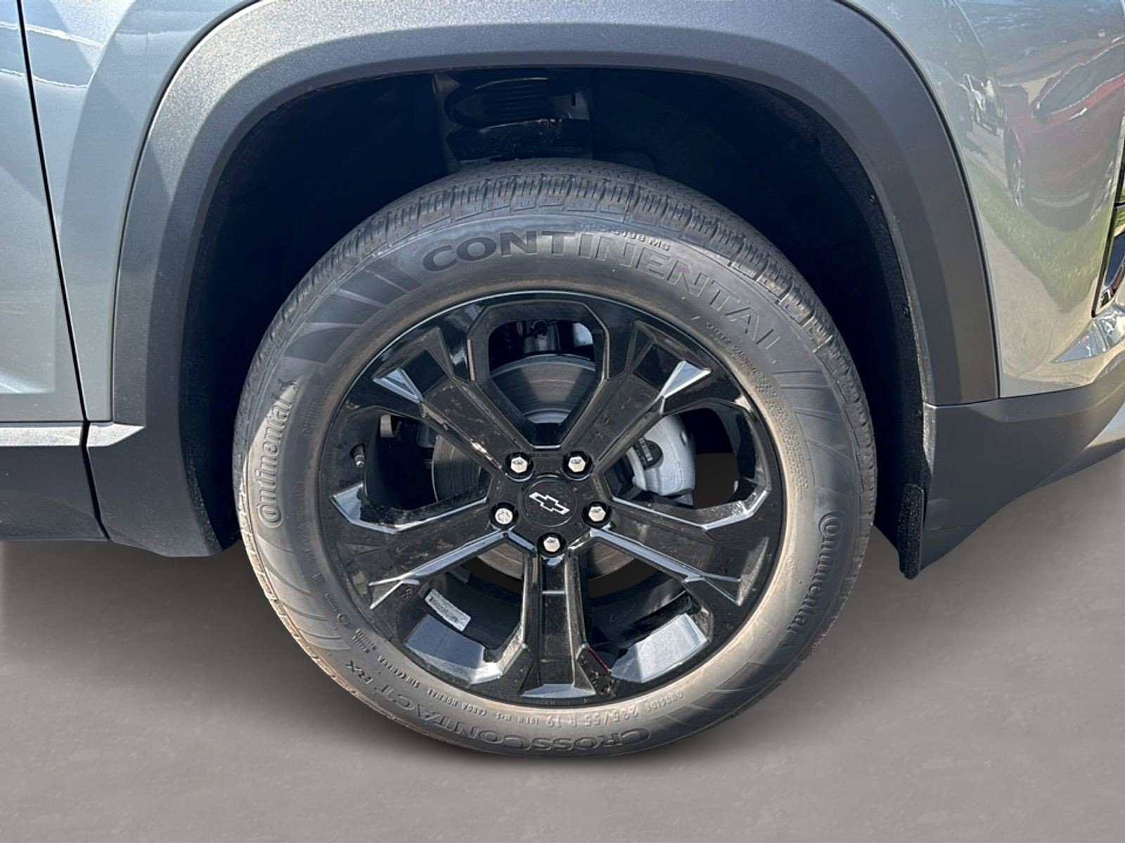 New 2026 Chevrolet Equinox LT w/ Convenience Package II AWD/4WD image 3