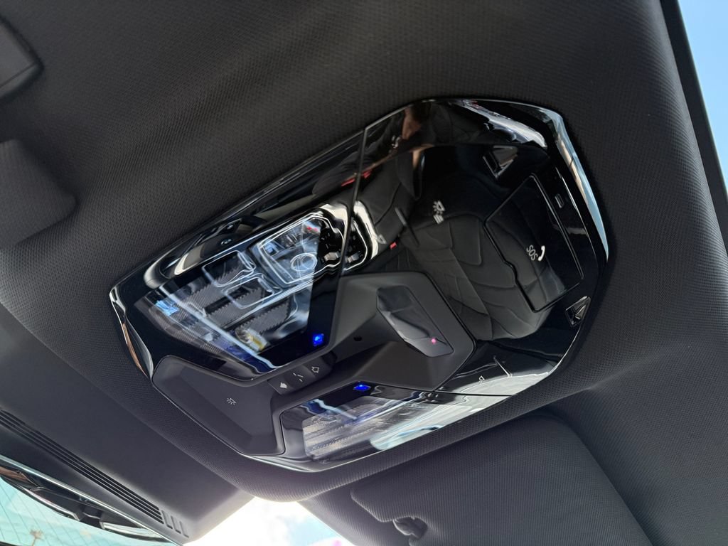 Certified 2023 BMW i7 xDrive60 AWD/4WD image 32