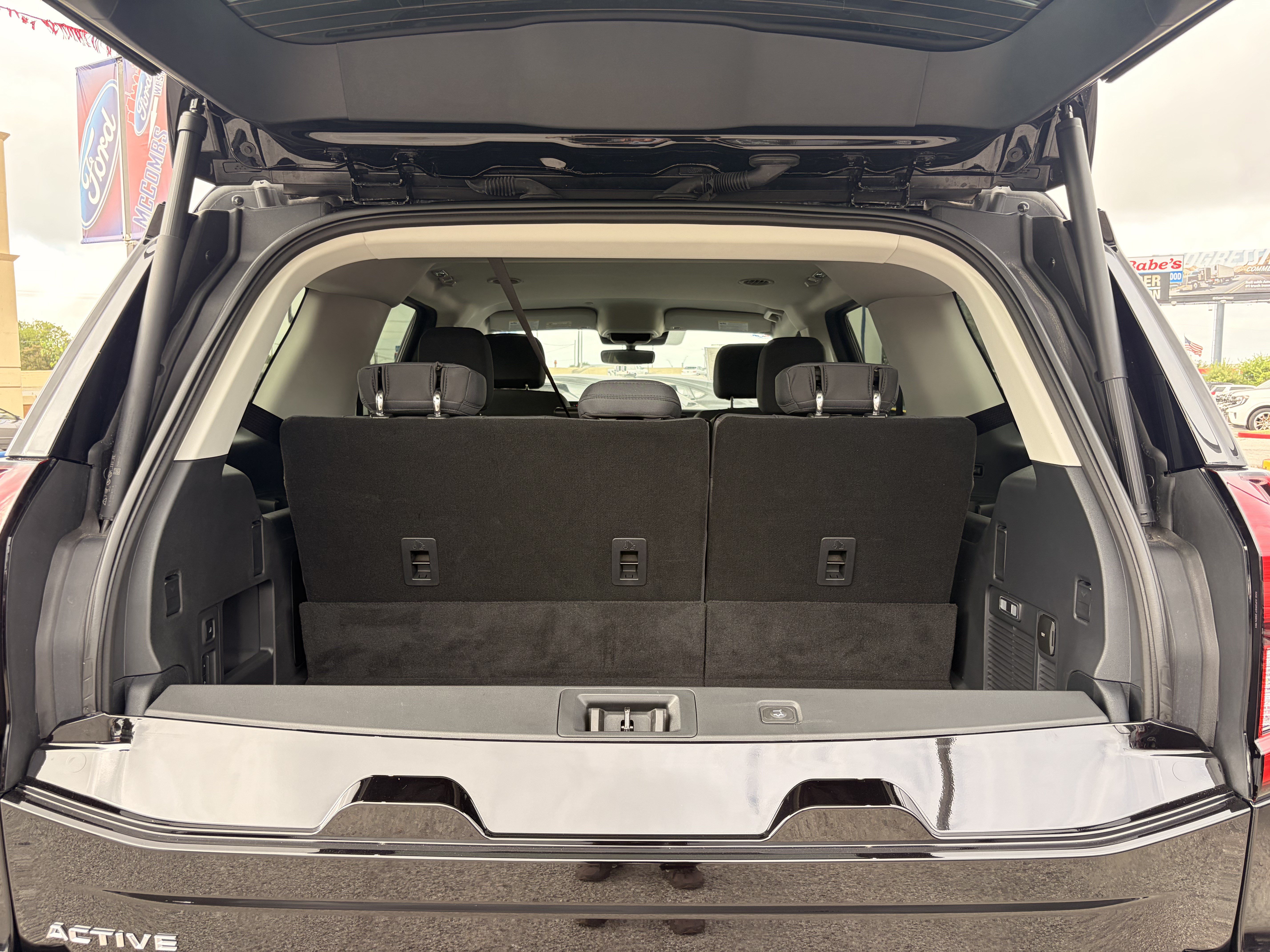 Certified 2025 Ford Expedition Active RWD image 6