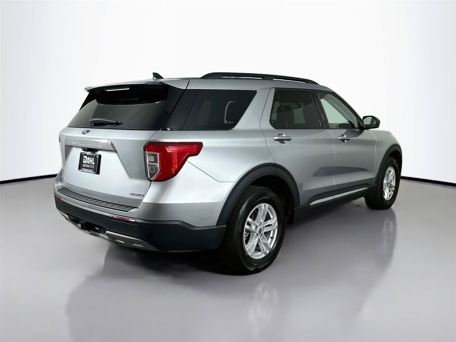 Used 2024 Ford Explorer XLT w/ Equipment Group 202A AWD/4WD image 13
