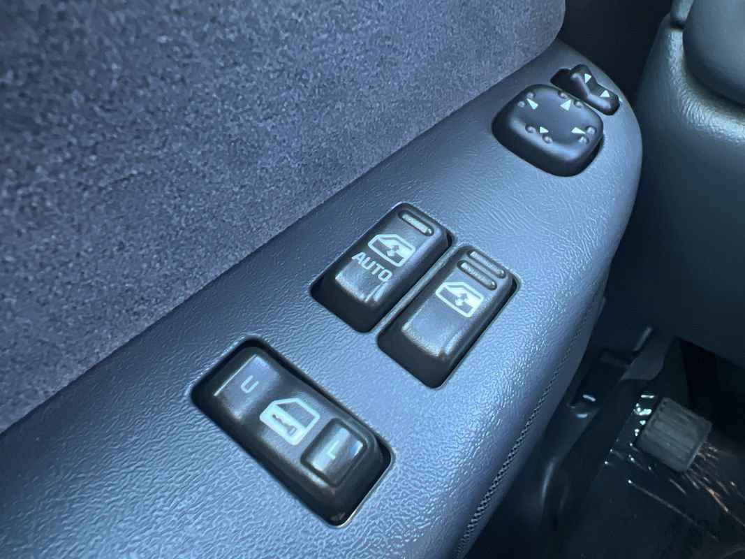 Used 2002 Chevrolet Silverado 2500 LS w/ Electrical Convenience Pkg AWD/4WD image 18