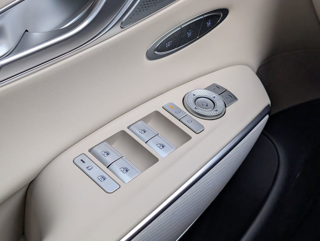 Used 2026 Genesis GV70 2.5T Advanced image 23