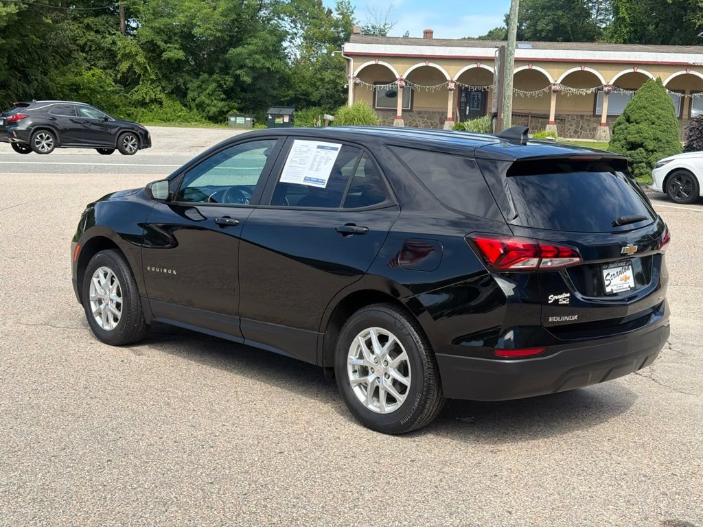 Used 2023 Chevrolet Equinox LS w/ LS Convenience Package AWD/4WD image 3