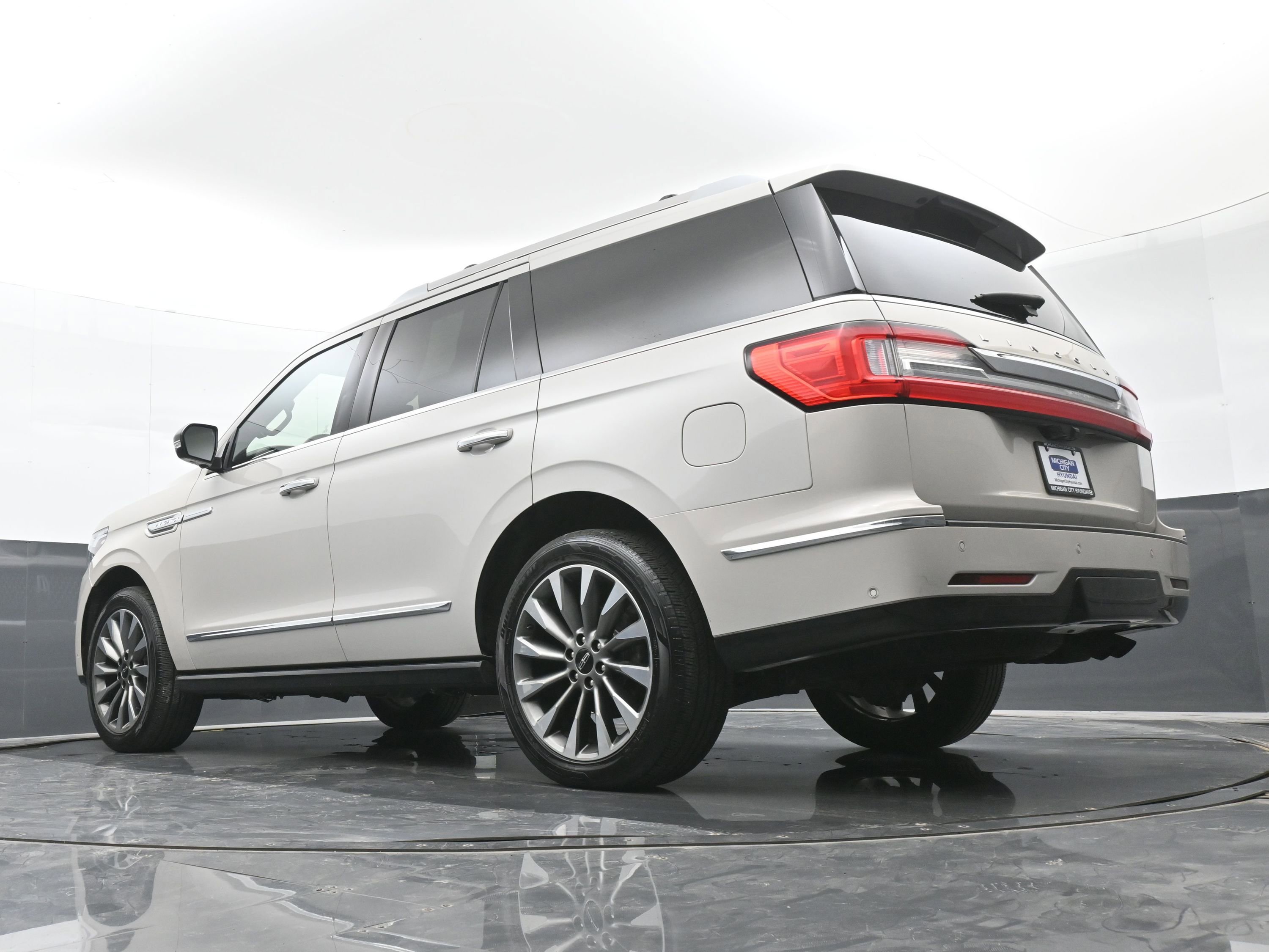 Used 2019 Lincoln Navigator Select w/ Technology Package AWD/4WD image 36