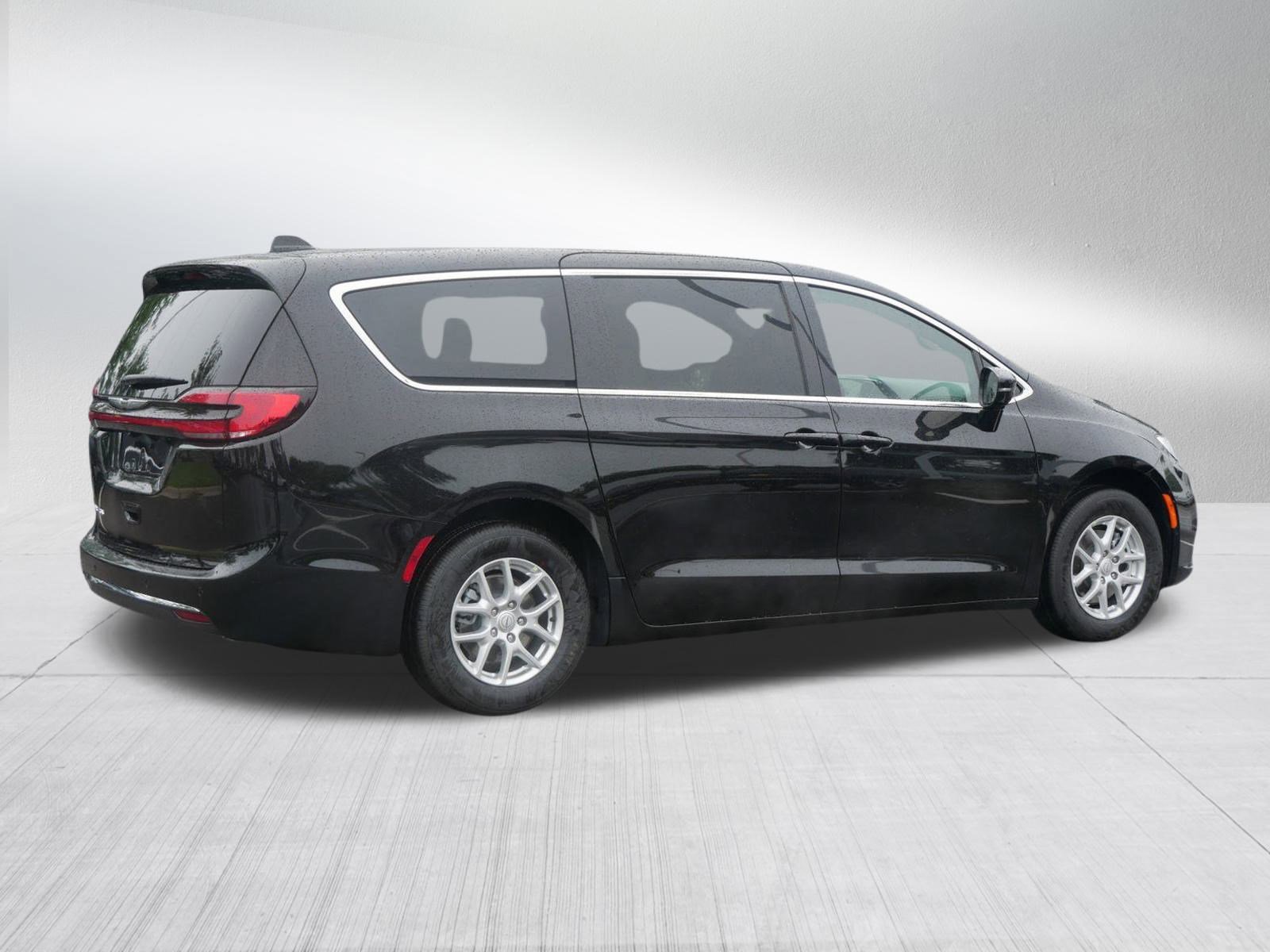 New 2026 Chrysler Pacifica Select image 7