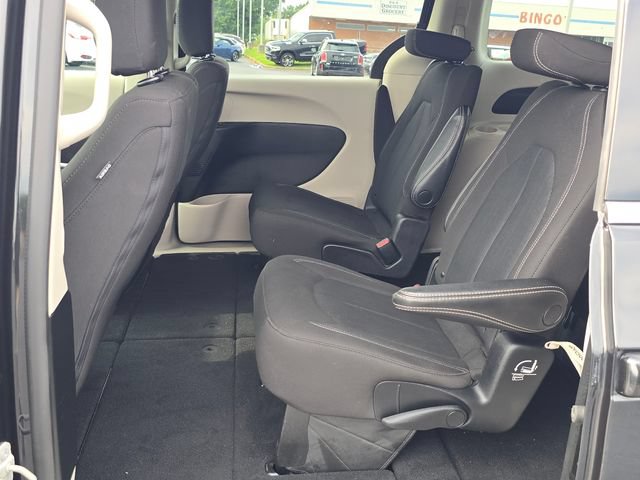 Used 2023 Chrysler Voyager LX FWD image 10